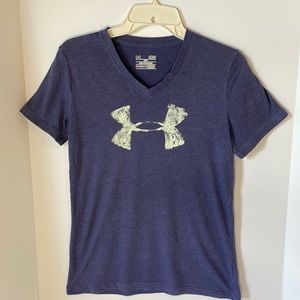 Under Armour Women's  Small T shirt V neck Loose fit